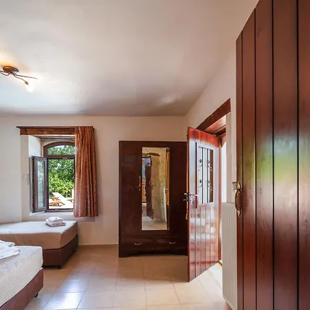 Villa Satra Elefterna